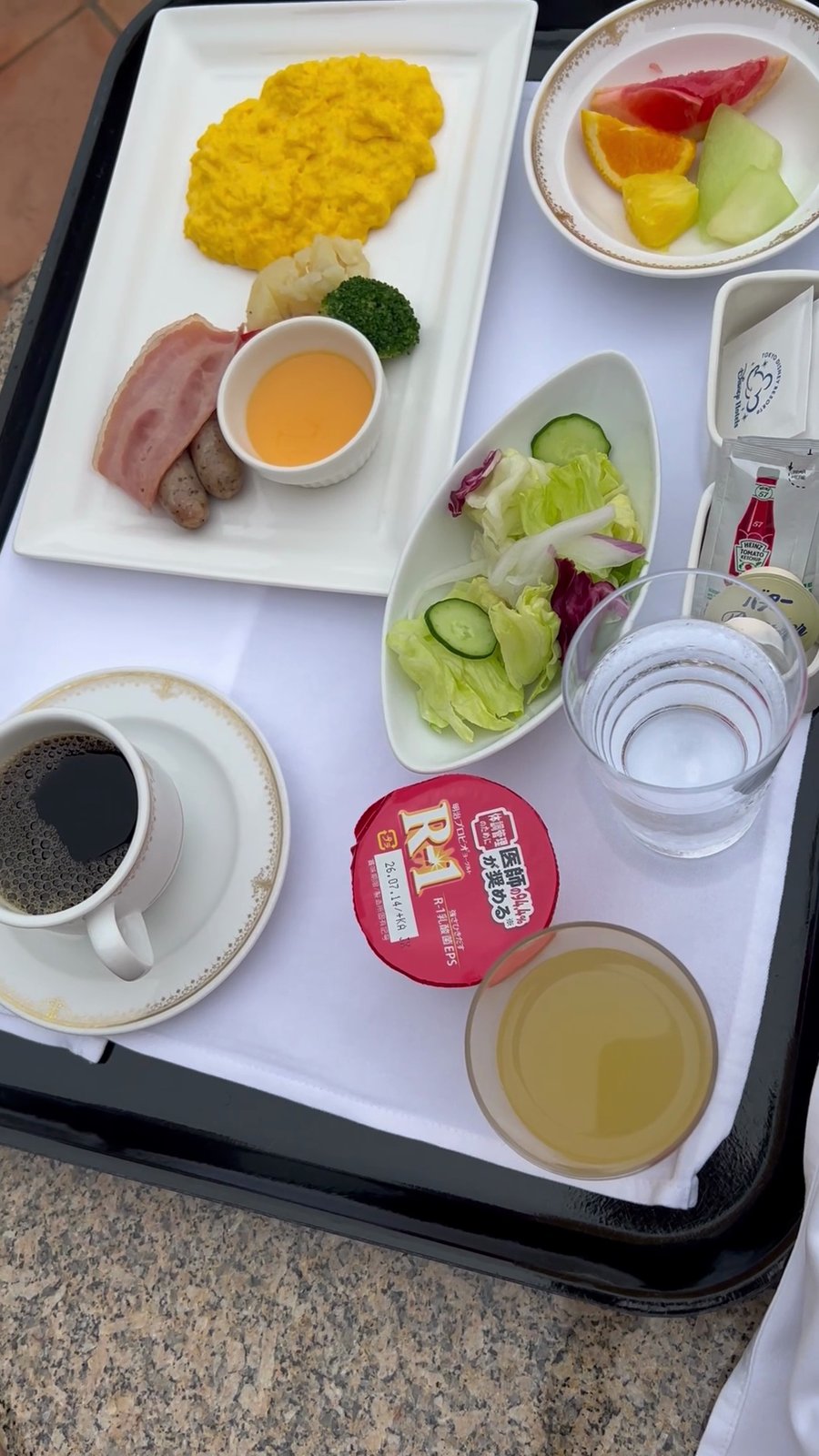 スクランブルエッグのプレート