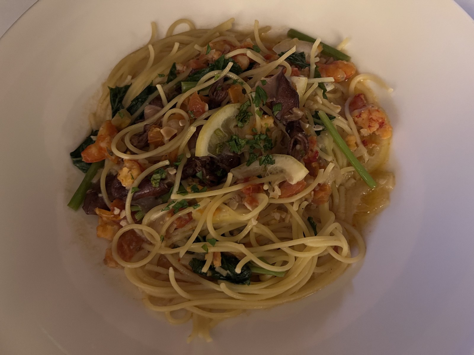 季節のパスタ・海老とホタルイカのガーリックスパゲッティ